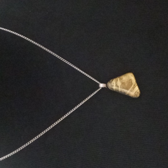 Faux Gold Stone Resin Necklace - Picture 3 of 5